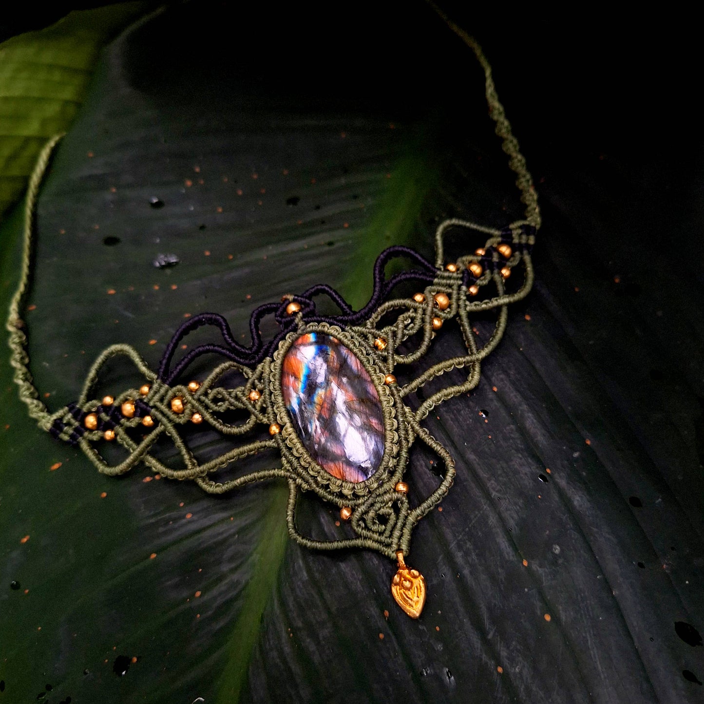 Eternal Glow – Handmade Macramé Necklace with Labradorite