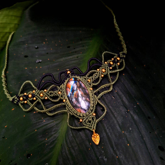 Eternal Glow – Handmade Macramé Necklace with Labradorite