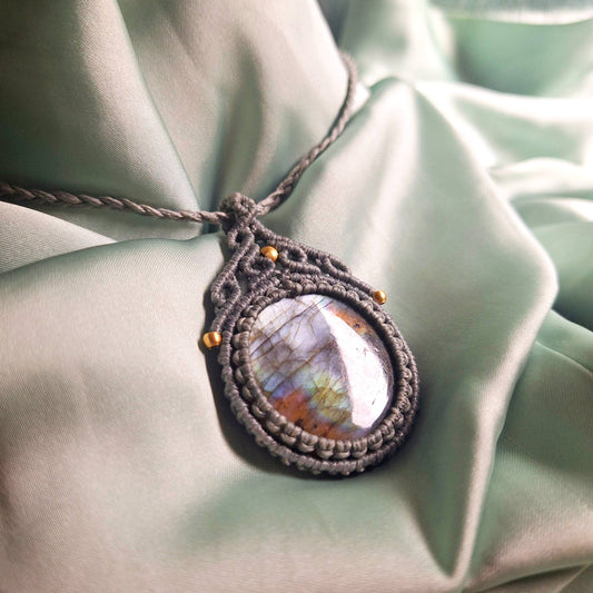 Makramee Kette mit Labradorit/ Boho Hippie Schmuck