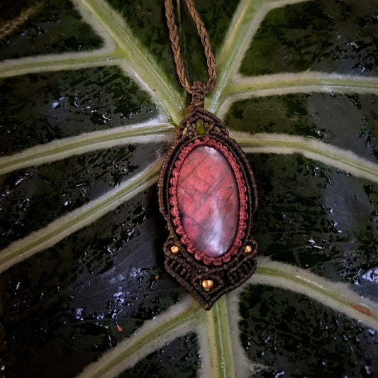 Ethereal Bloom – Macramé Necklace with Rare Purple Labradorite