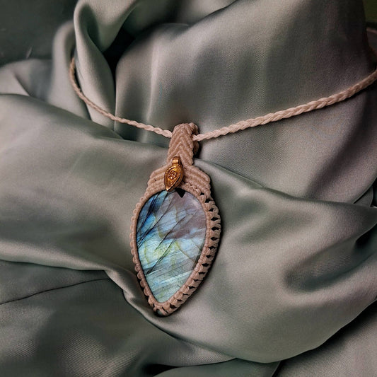 Makramee Kette mit Labradorit/ Boho Hippie Schmuck