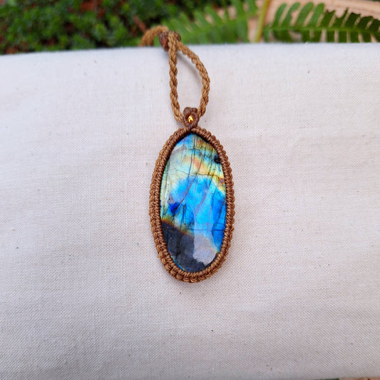 Mystic Horizon – Handmade Macramé Necklace with Labradorite