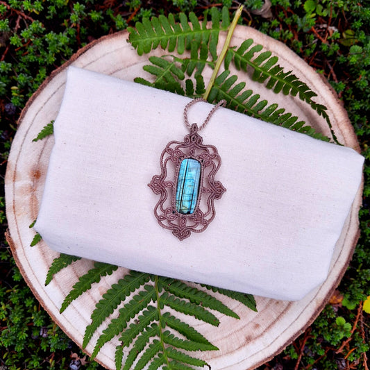 Celestial Gate – Handmade Macramé Necklace with Labradorite