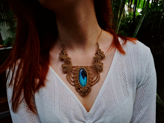 Azure Spirit – Macramé Necklace with Labradorite