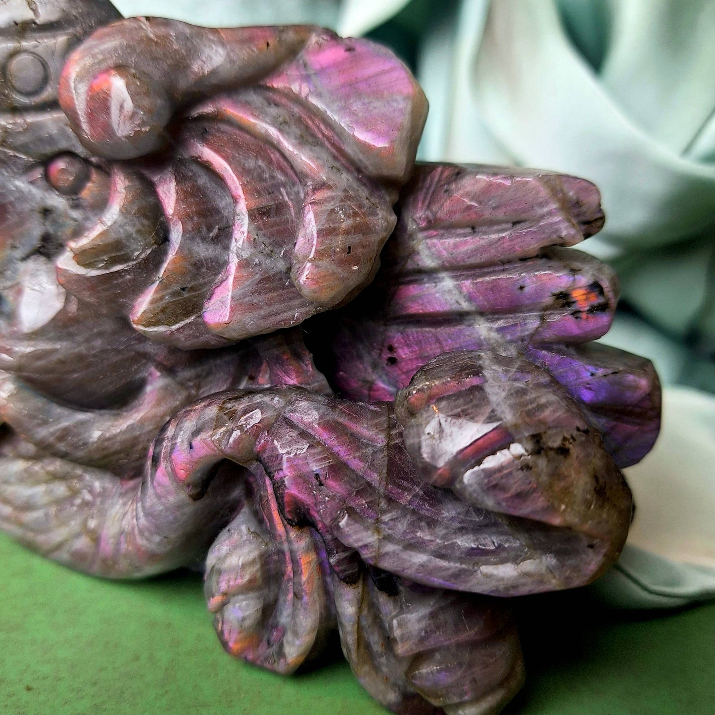 Ganesha aus lila Labradorit