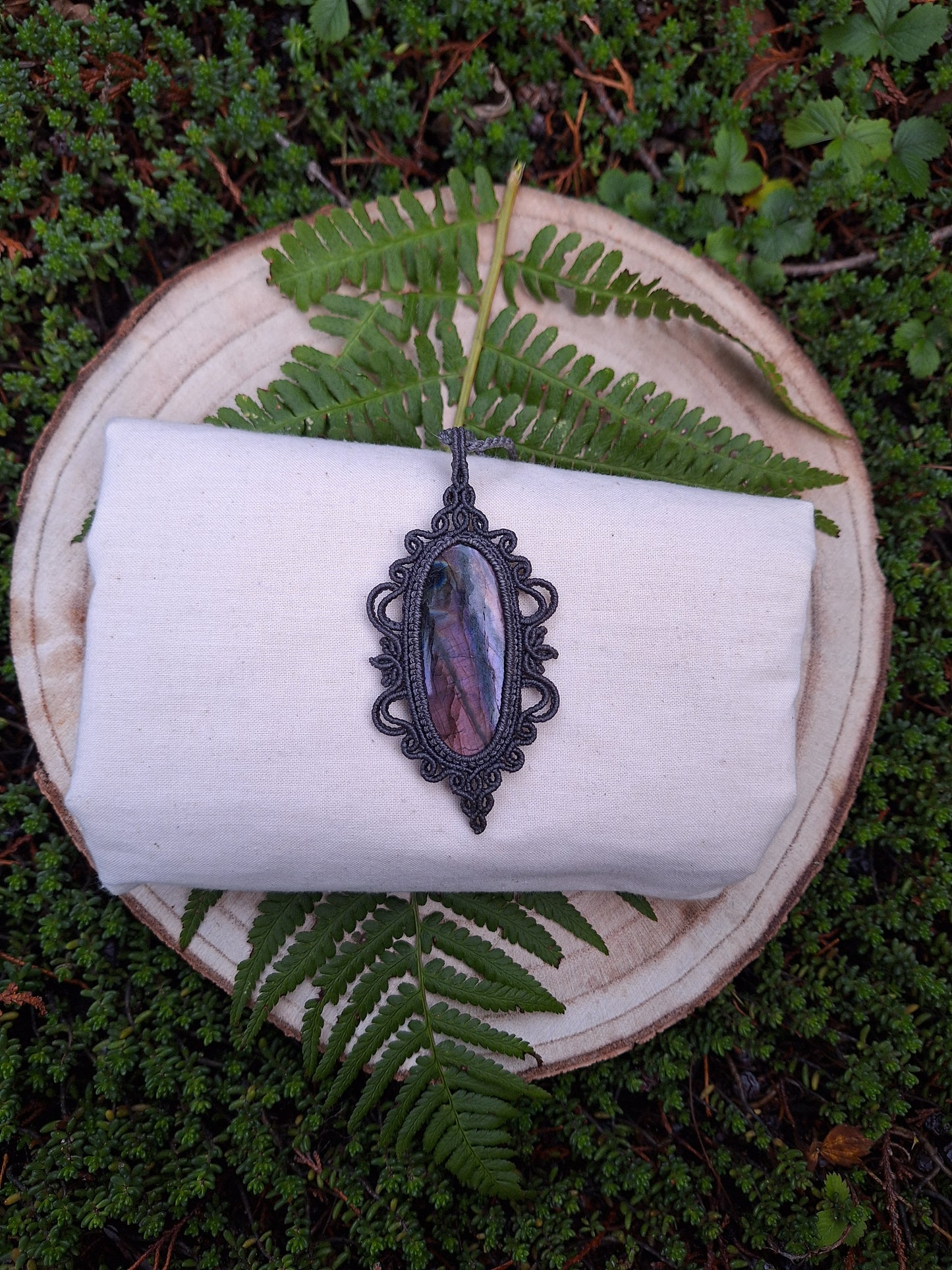 Shadow Reverie – Labradorite Macramé Necklace