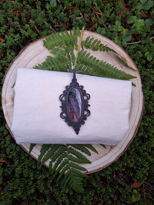 Shadow Reverie – Labradorite Macramé Necklace