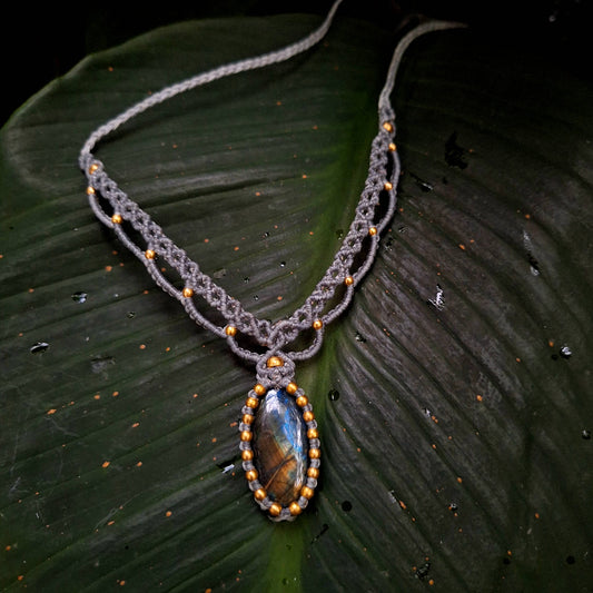 Ocean Flame – Macramé Necklace with Labradorite