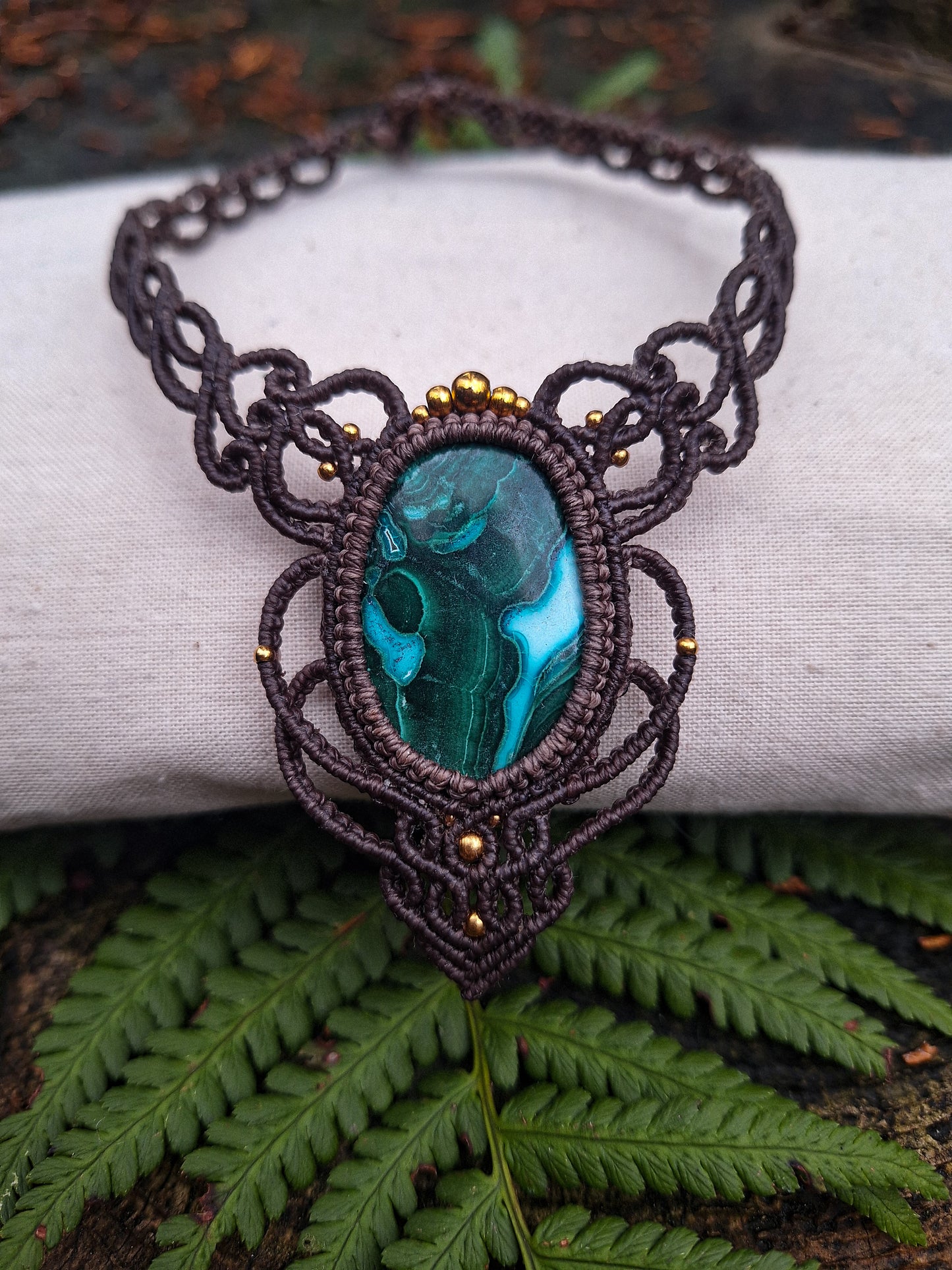 Forest Whiper – Boho Macramé Choker Necklace with Malachite