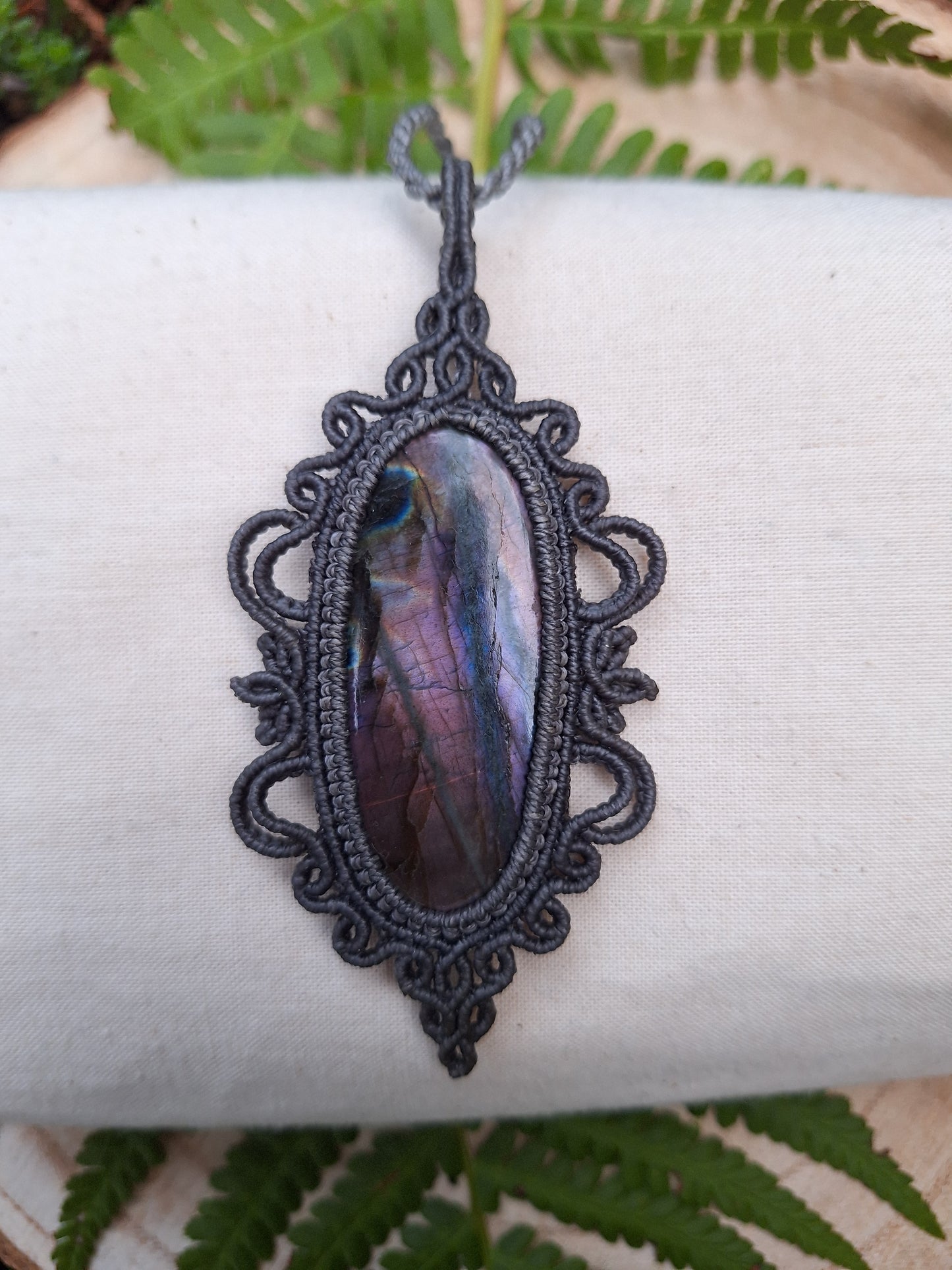 Shadow Reverie – Labradorite Macramé Necklace