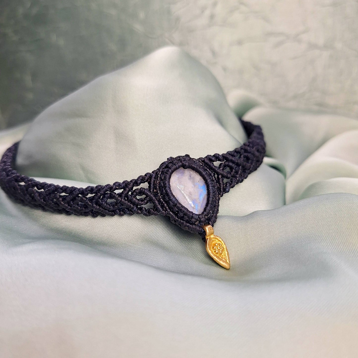 Makramee Kette mit Mondstein/ Boho Hippie Schmuck • Edelstein Halskette • Geschenkidee