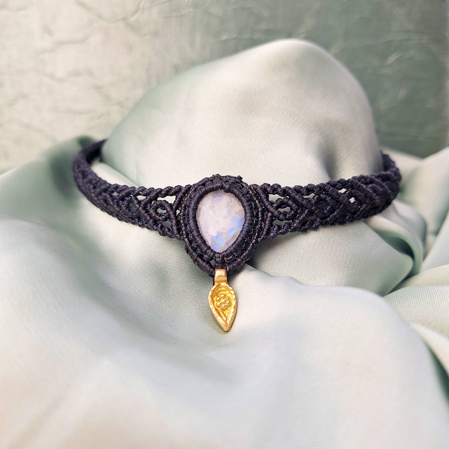 Makramee Kette mit Mondstein/ Boho Hippie Schmuck • Edelstein Halskette • Geschenkidee