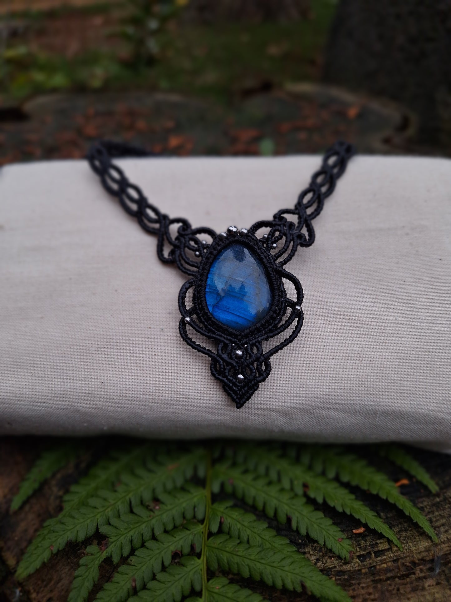 Blue Flame – Boho Macramé Choker Necklace with Labradorite