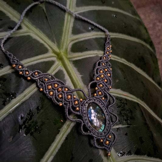 Midnight Tide – Macramé Necklace with Labradorite