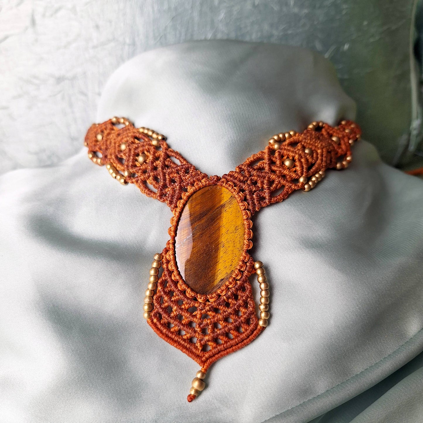 Makramee Kette mit Tigerauge/ Boho Hippie Schmuck • Edelstein Halskette